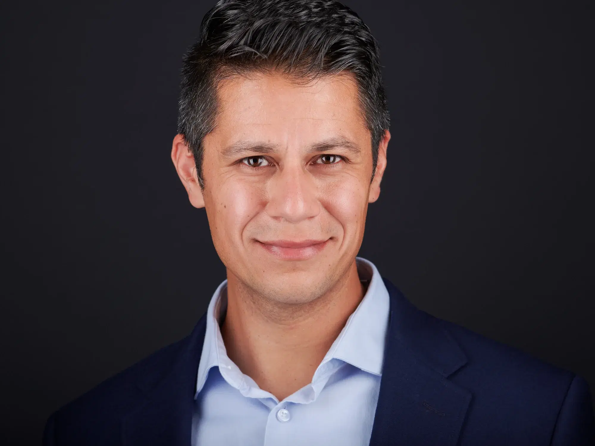 How to Prepare Your Team for an On-Location Headshot Day