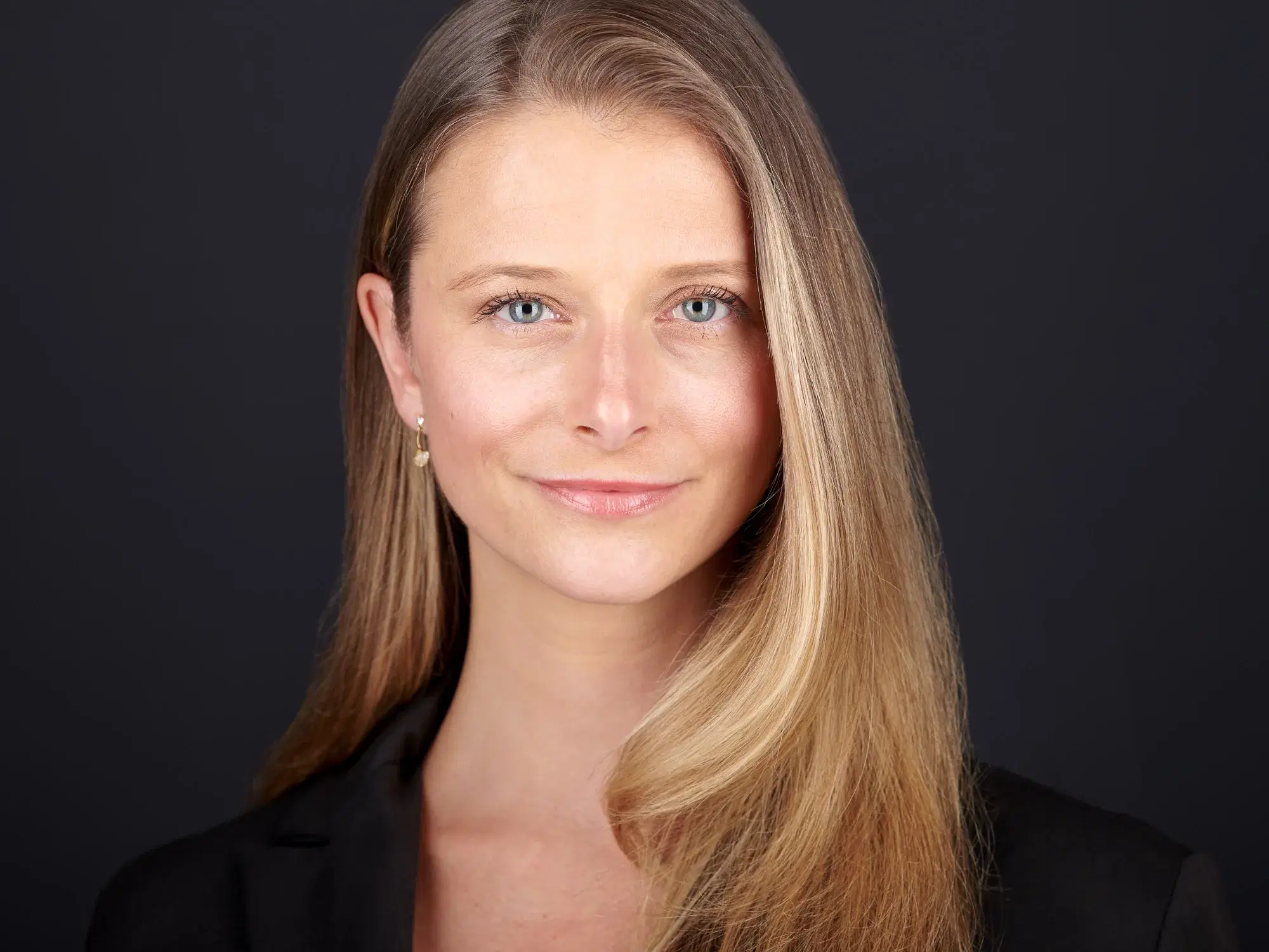 AI Headshots vs. Real Headshots: What You Need to Know Before You Choose